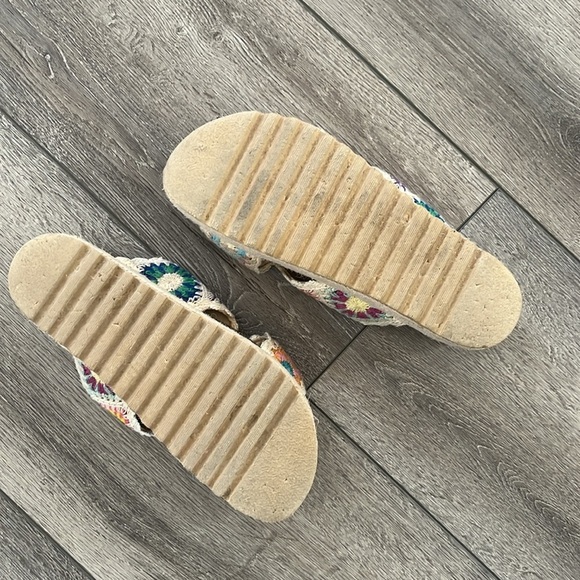 Dirty Laundry crochet platform sandals 9 - Picture 5 of 5